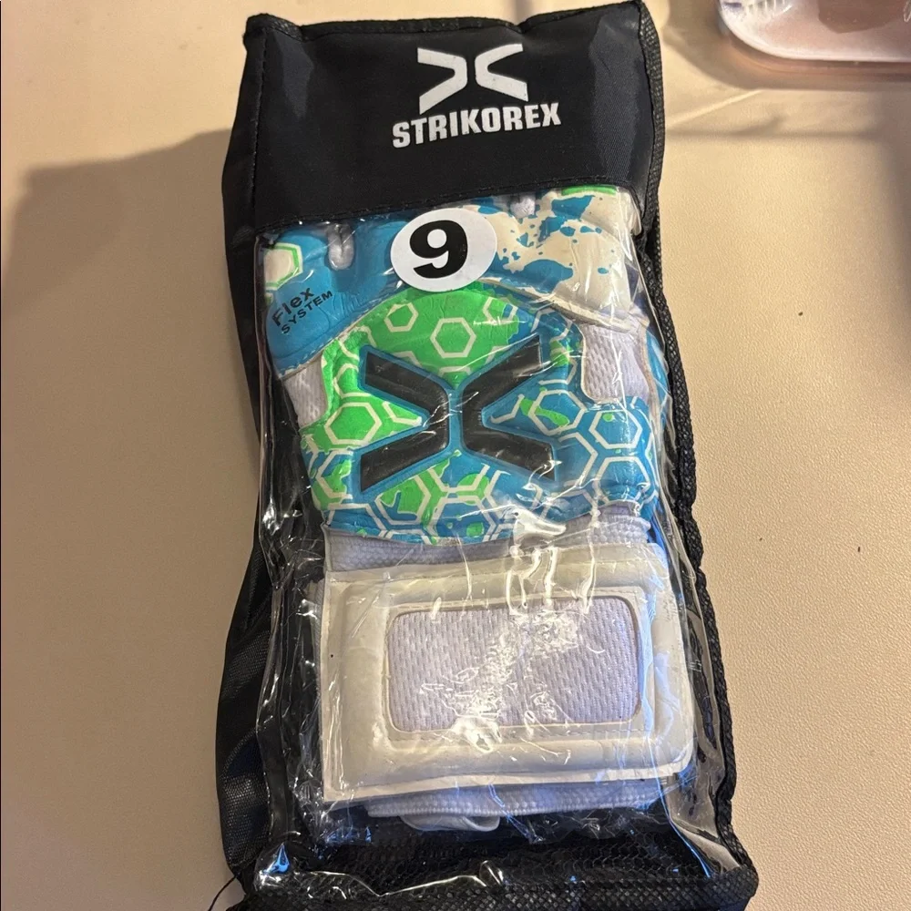 Strikorex Goalkeeper Gloves in Black with White Graphics - Picture 2 of 5